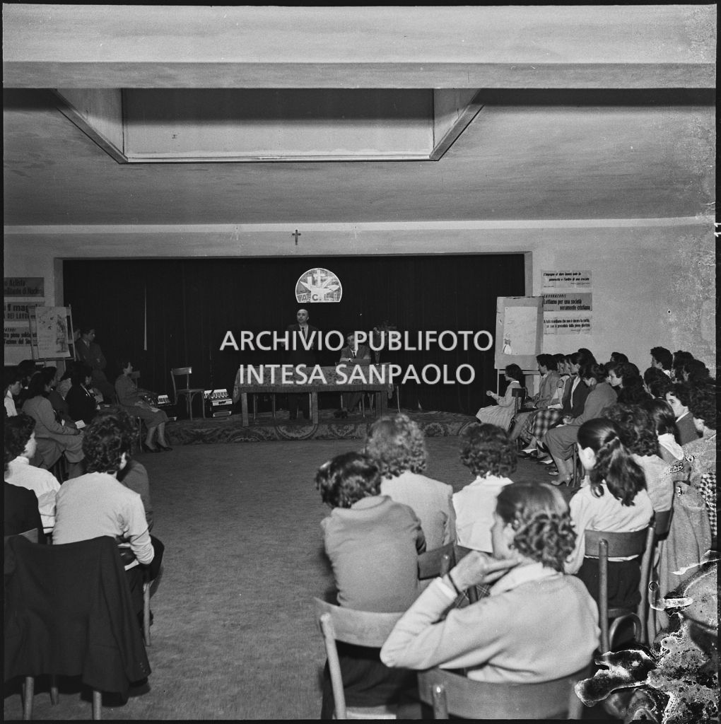 Discorso in occasione della premiazione di alcune donne da parte dell'ACLI di Milano<br>216936