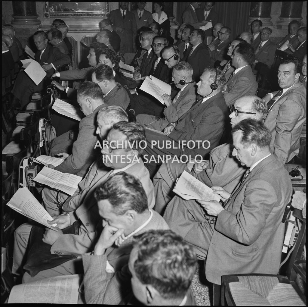 Pubblico al Convegno Internazionale sulla Riforma dell'Arbitrato organizzato dal Centro Nazionale di Prevenzione e Difesa Sociale al Circolo della Stampa di Milano<br>217011