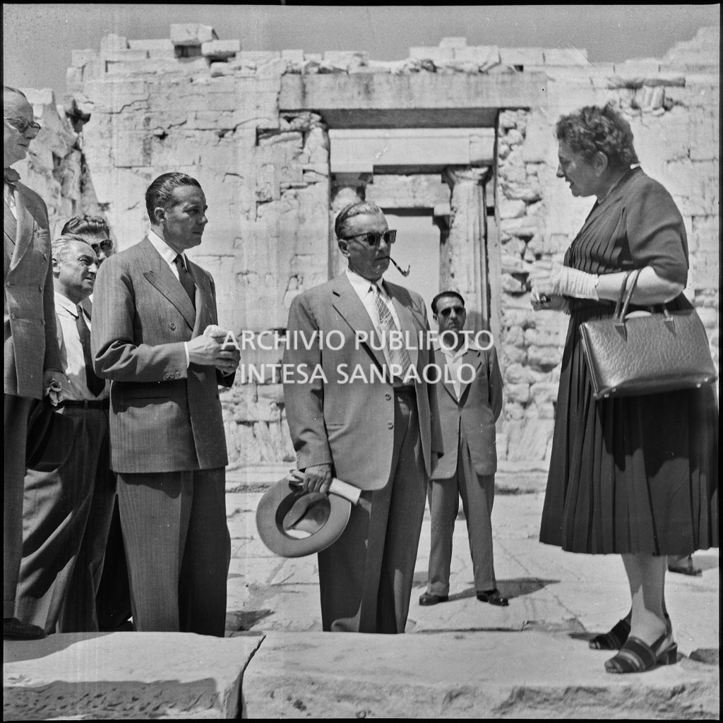 Il Maresciallo Tito in visita all'acropoli di Atene in compagnia del Ministro greco<br>217019