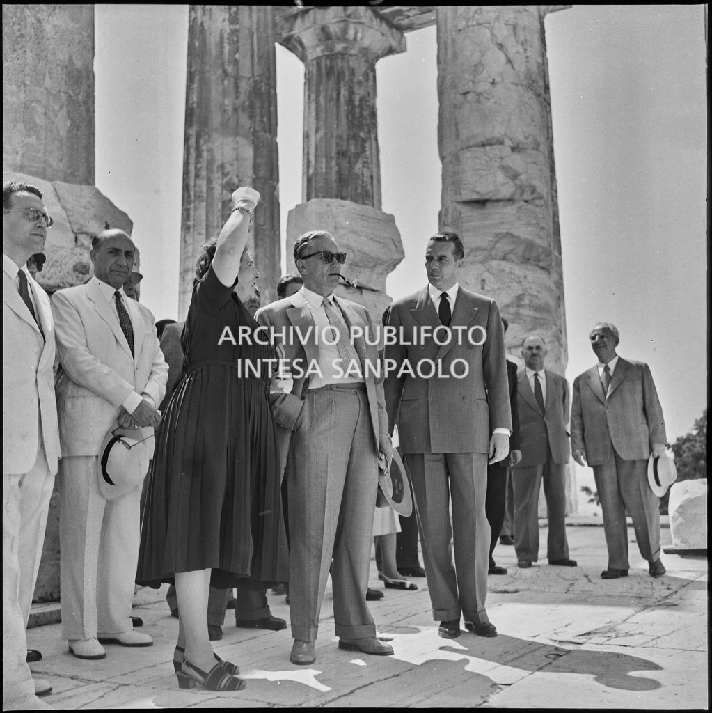 Il Maresciallo Tito in visita all'acropoli di Atene in compagnia del Ministro greco<br>217020