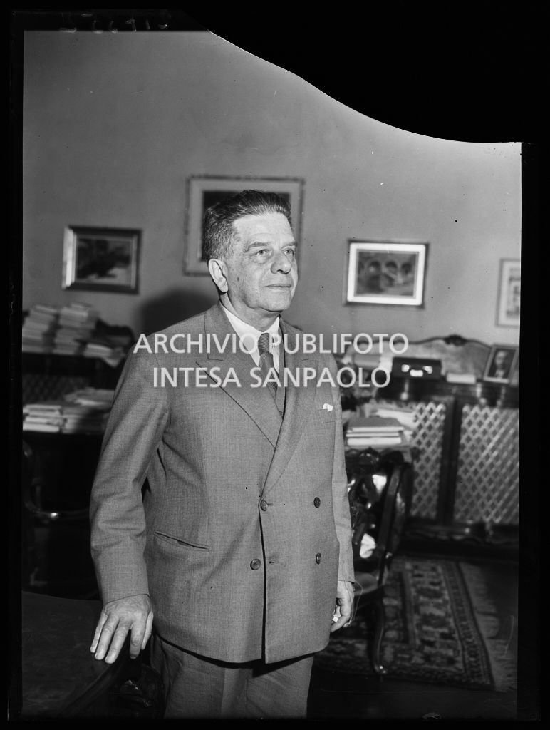 Ritratto del chirurgo Guido Oselladore nel suo studio<br>217352