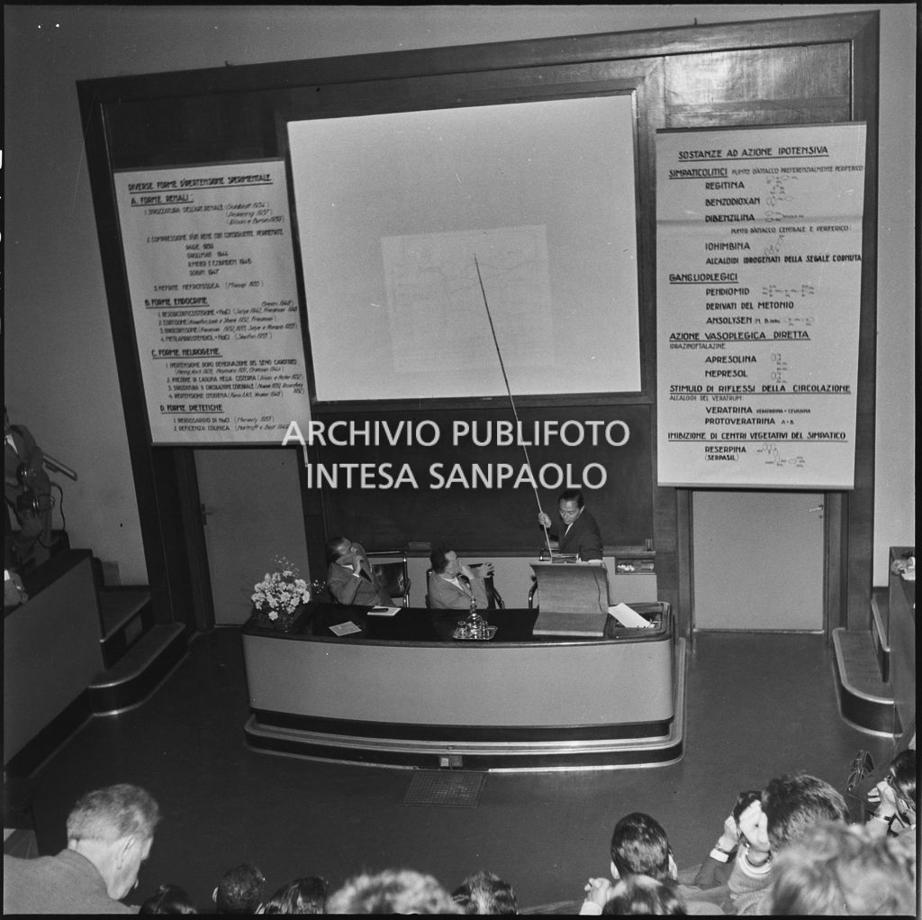 Esposizione del professore Gross durante la conferenza organizzata dalla Società Lombarda S.M.E. a Milano<br>217358