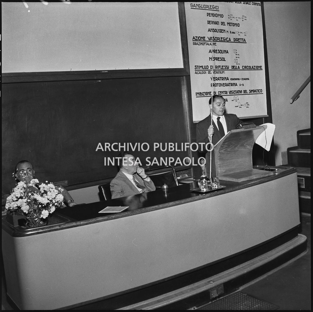 Esposizione del professore Gross durante la conferenza organizzata dalla Società Lombarda S.M.E. a Milano<br>217359