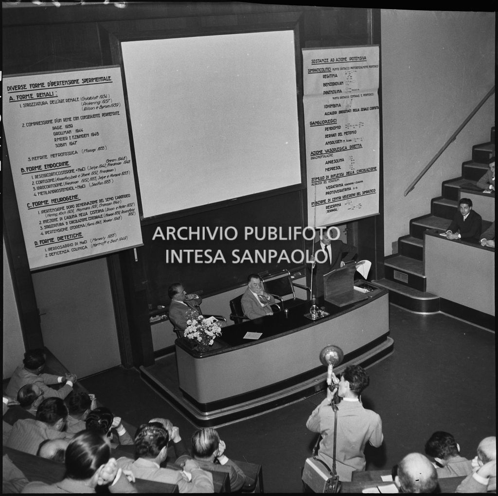 Esposizione del professore Gross durante la conferenza organizzata dalla Società Lombarda S.M.E. a Milano<br>217360