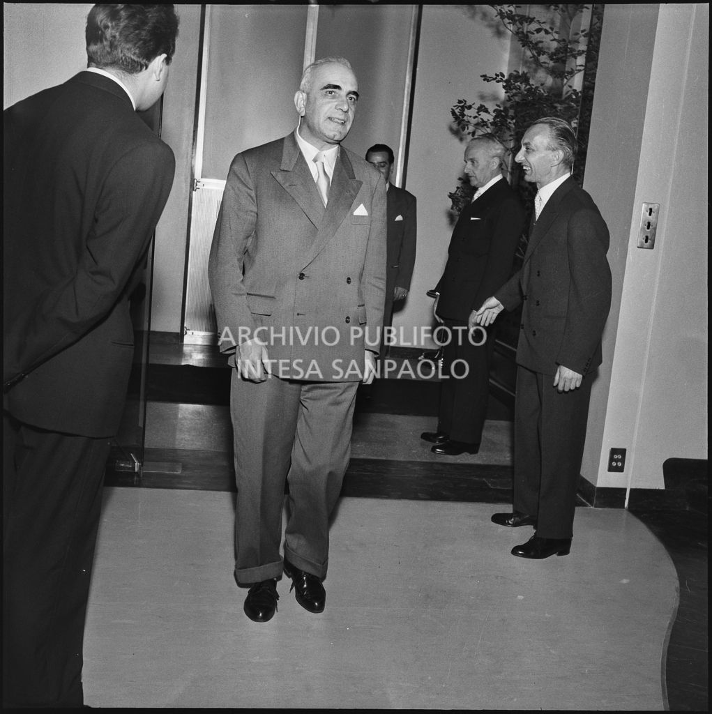 Alcune persone all'inaugurazione della nuova sede della Banca Popolare Commercio e Industria in via Moscova 33 a Milano<br>217394