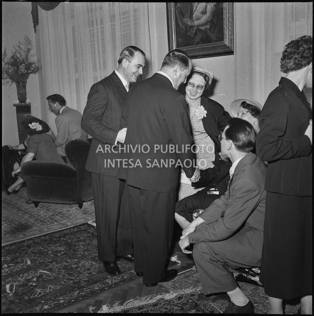 Ricevimento organizzato da Giuseppe Costantino Dragan (primo da sinistra) a Milano<br>217426