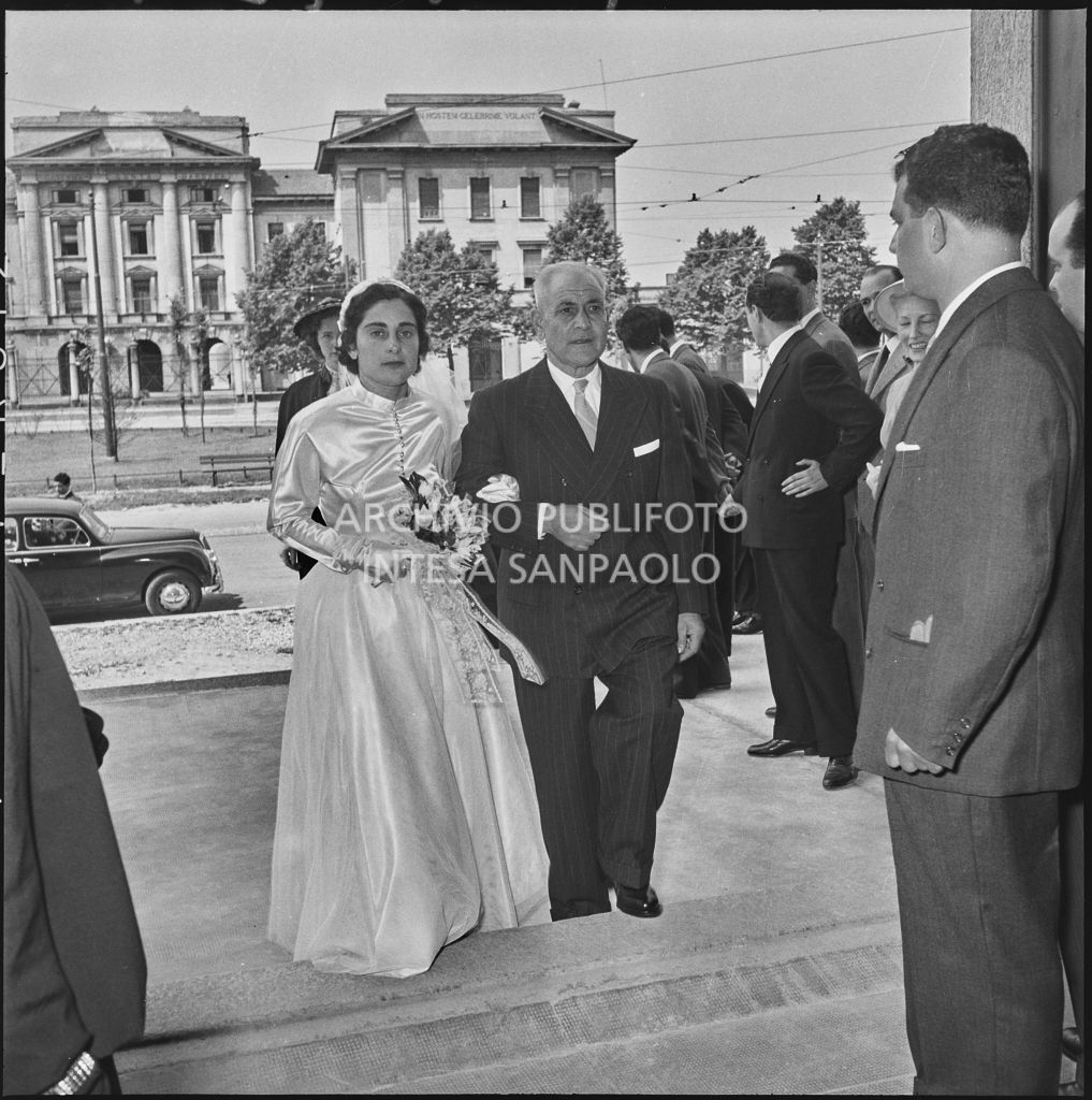 Arrivo in chiesa della sposa del dottor reale per la celebrazione della cerimonia nuziale<br>217434