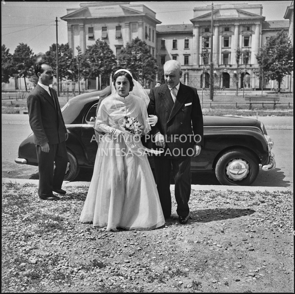 Arrivo in chiesa della sposa del dottor reale per la celebrazione della cerimonia nuziale<br>217444