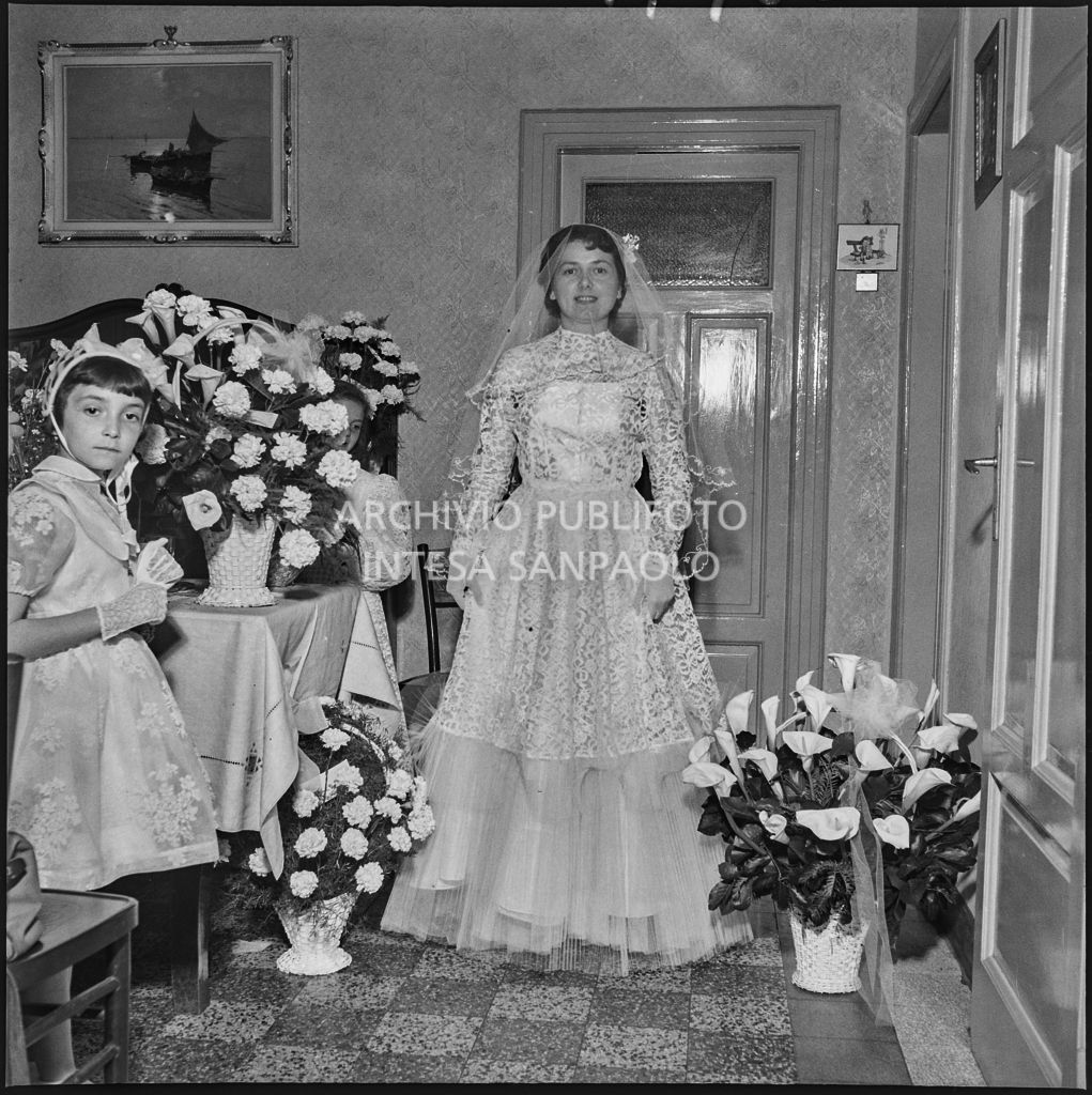 La sposa del dottor Della Croce in abito nuziale<br>217462