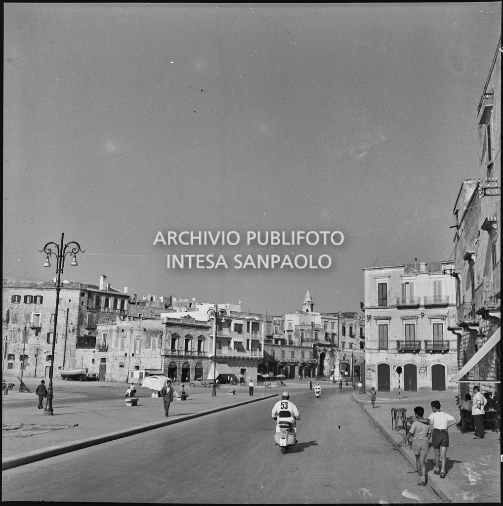 Un momento del 2° Giro Vespistico dei Tre Mari<br>221633