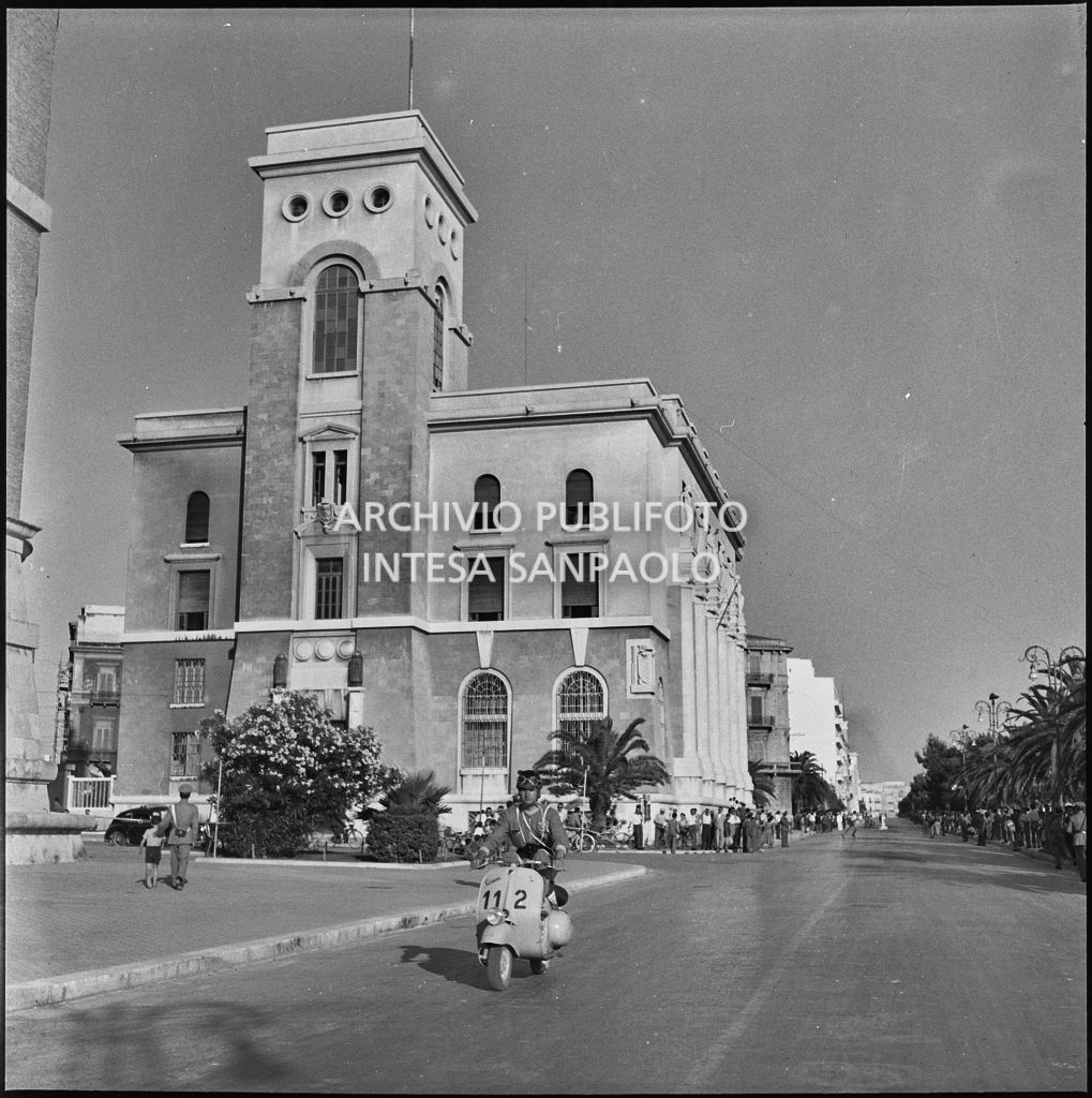Un momento del 2° Giro Vespistico dei Tre Mari<br>221645