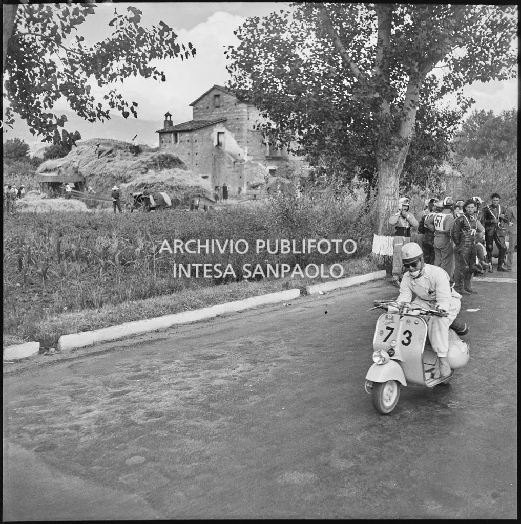 Un momento del 2° Giro Vespistico dei Tre Mari<br>221658