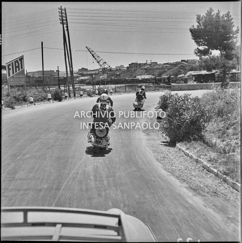 Un momento del 2° Giro Vespistico dei Tre Mari in Puglia<br>221680