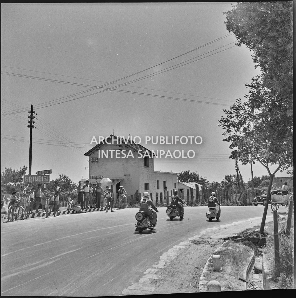 Un momento del 2° Giro Vespistico dei Tre Mari in Puglia<br>221686