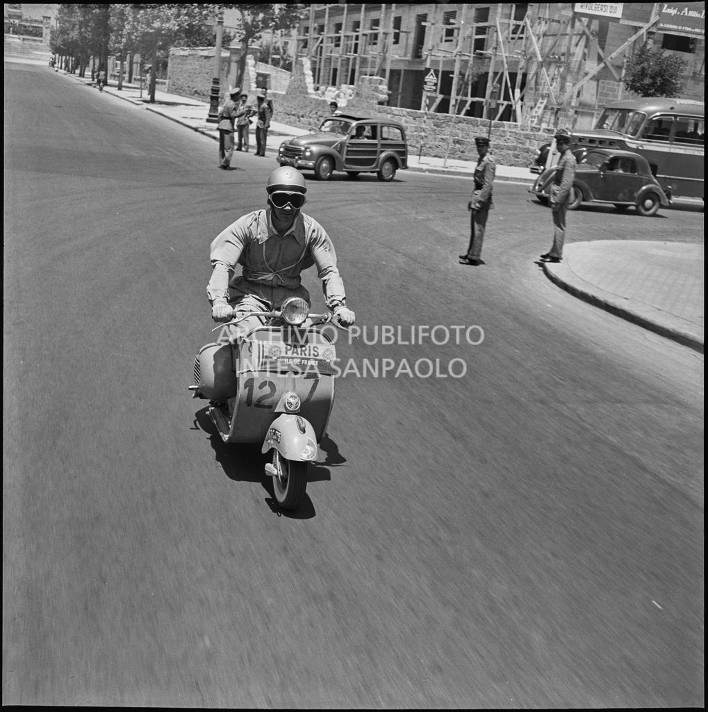 Concorrente francese del 2° Giro Vespistico dei Tre Mari<br>221699