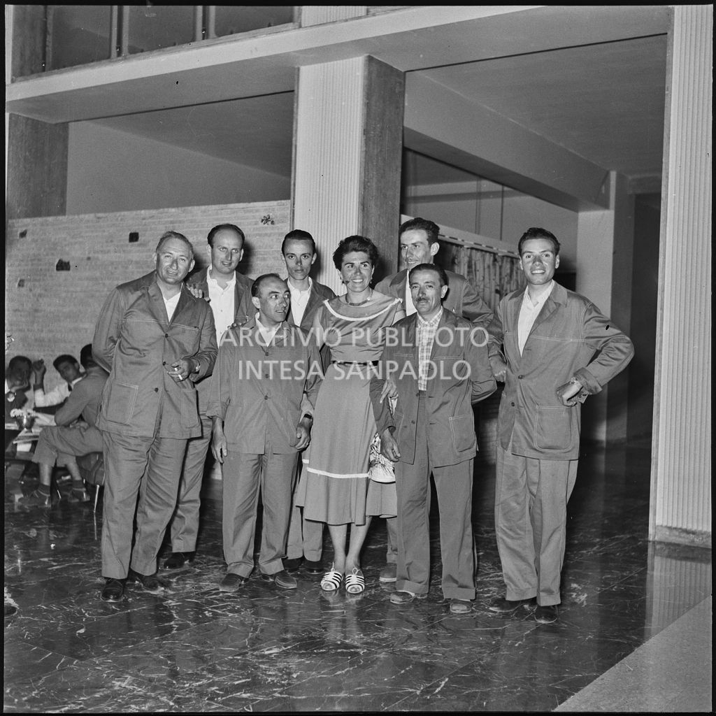Foto di gruppo in occasione del 2° Giro Vespistico dei Tre Mari<br>221702