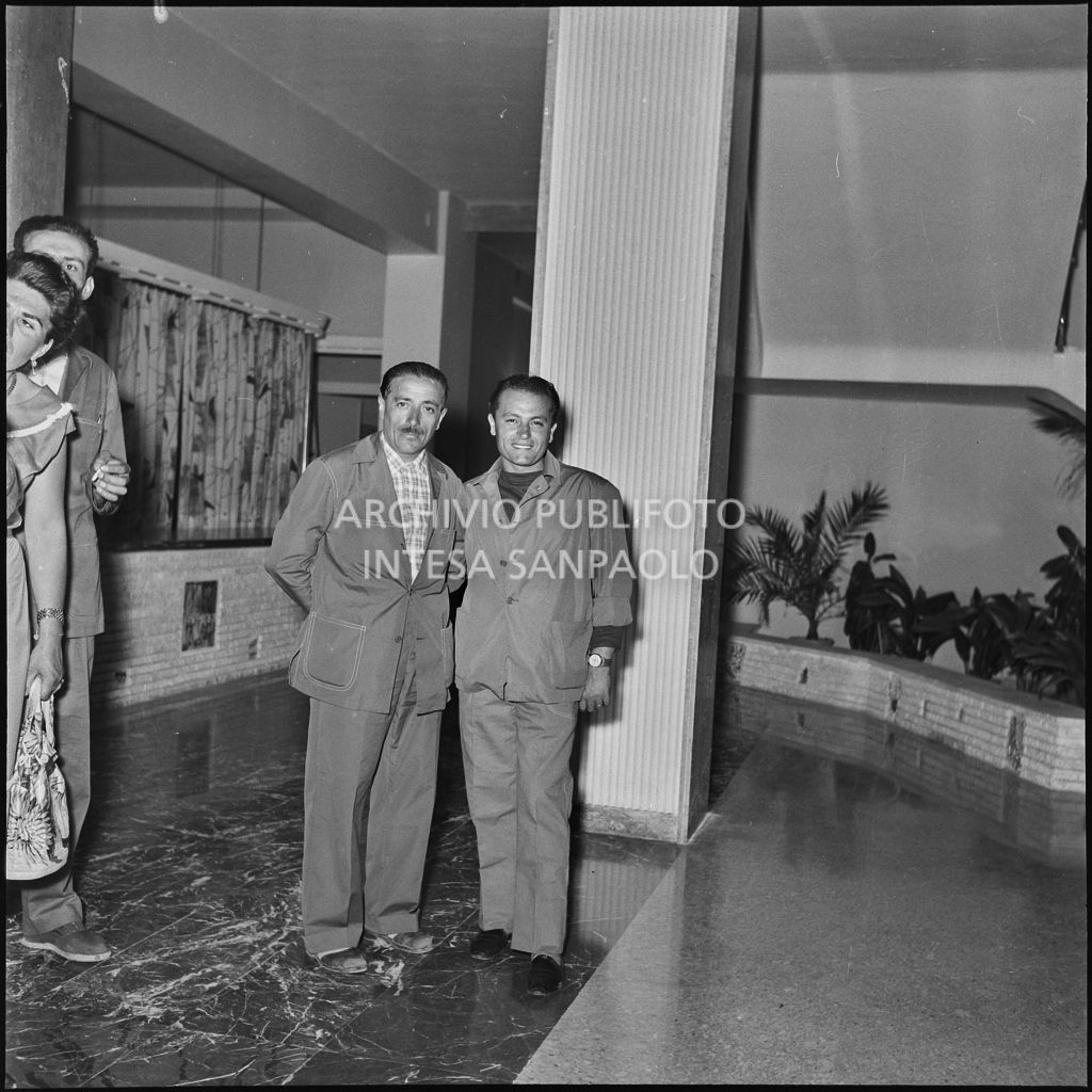 Due uomini in occasione del 2° Giro Vespistico dei Tre Mari<br>221703