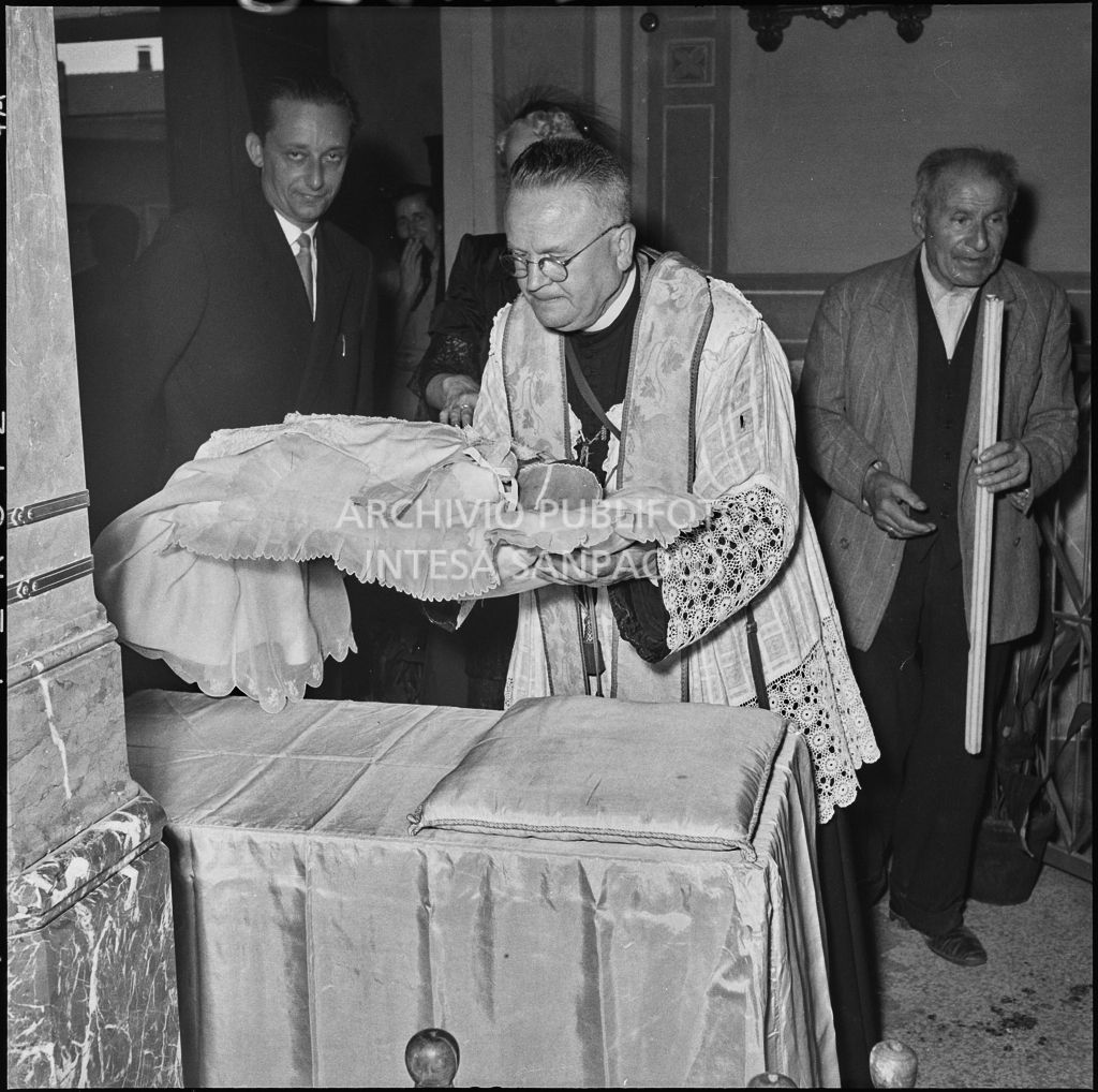 Un momento della celebrazione del battesimo della figlia del signor Bernardi<br>221826