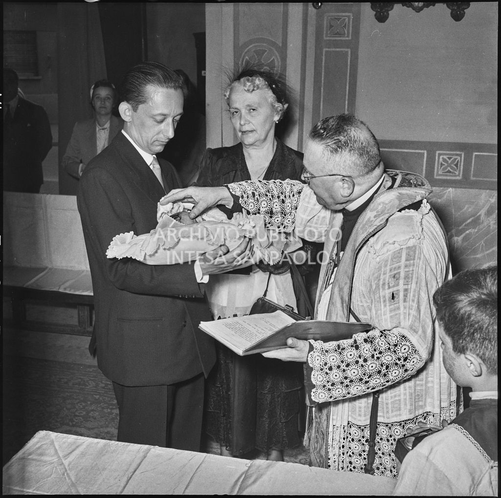 Un momento della celebrazione del battesimo della figlia del signor Bernardi<br>221829