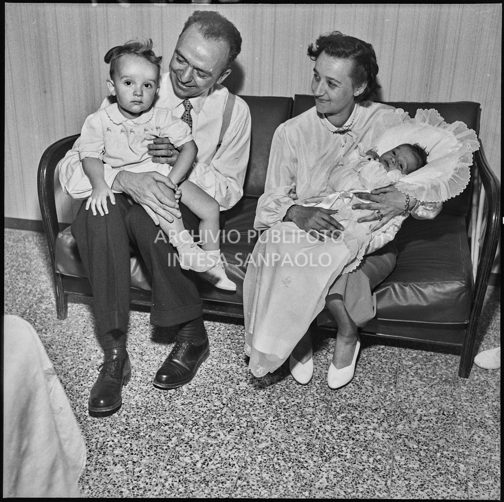 La famiglia Bernardi in occasione del battesimo della figlia<br>221834