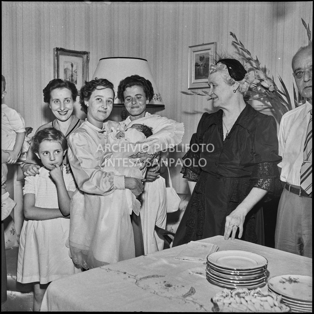 Un momento del ricevimento dopo il battesimo della figlia del signor Bernardi<br>221835