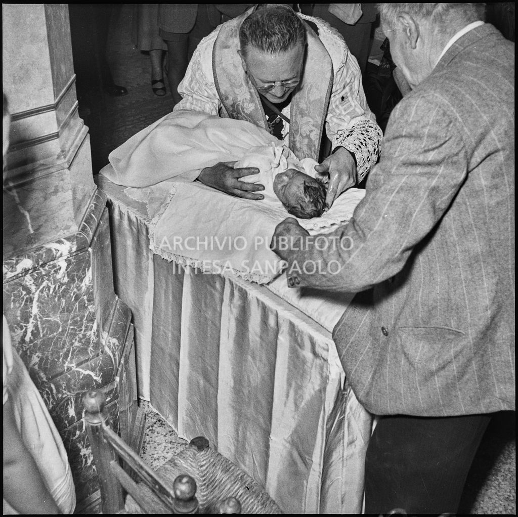 Un momento del battesimo della figlia del signor Bernardi<br>221836