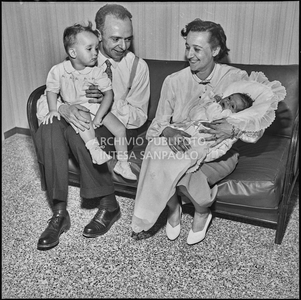 La famiglia Bernardi in occasione del battesimo della figlia<br>221837