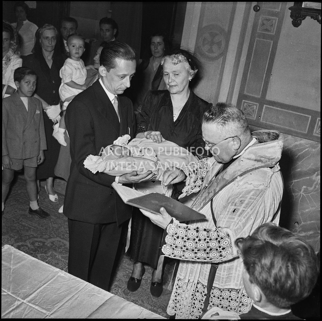 Un momento del battesimo della figlia del signor Bernardi<br>221841