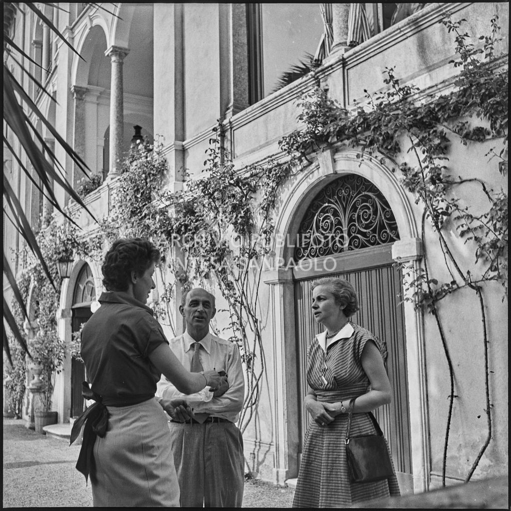 Il professor Enrico Fermi all'inaugurazione della seconda edizione del Corso Internazionale di Fisica svoltosi a Villa Monastero a Varenna<br>221858