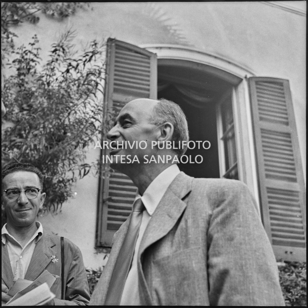 Il professor Enrico Fermi all'inaugurazione della seconda edizione del Corso Internazionale di Fisica svoltosi a Villa Monastero a Varenna<br>221871