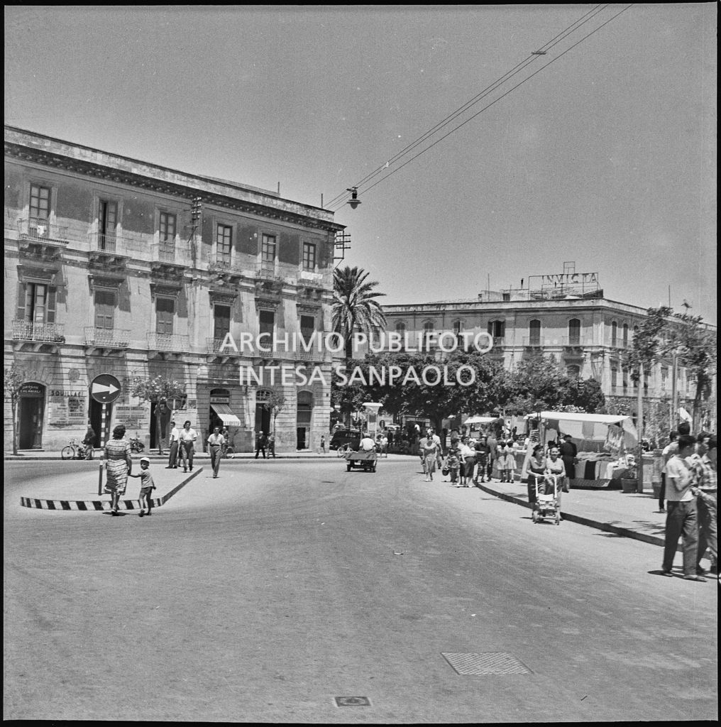 Vista su una via di Siracusa<br>221895