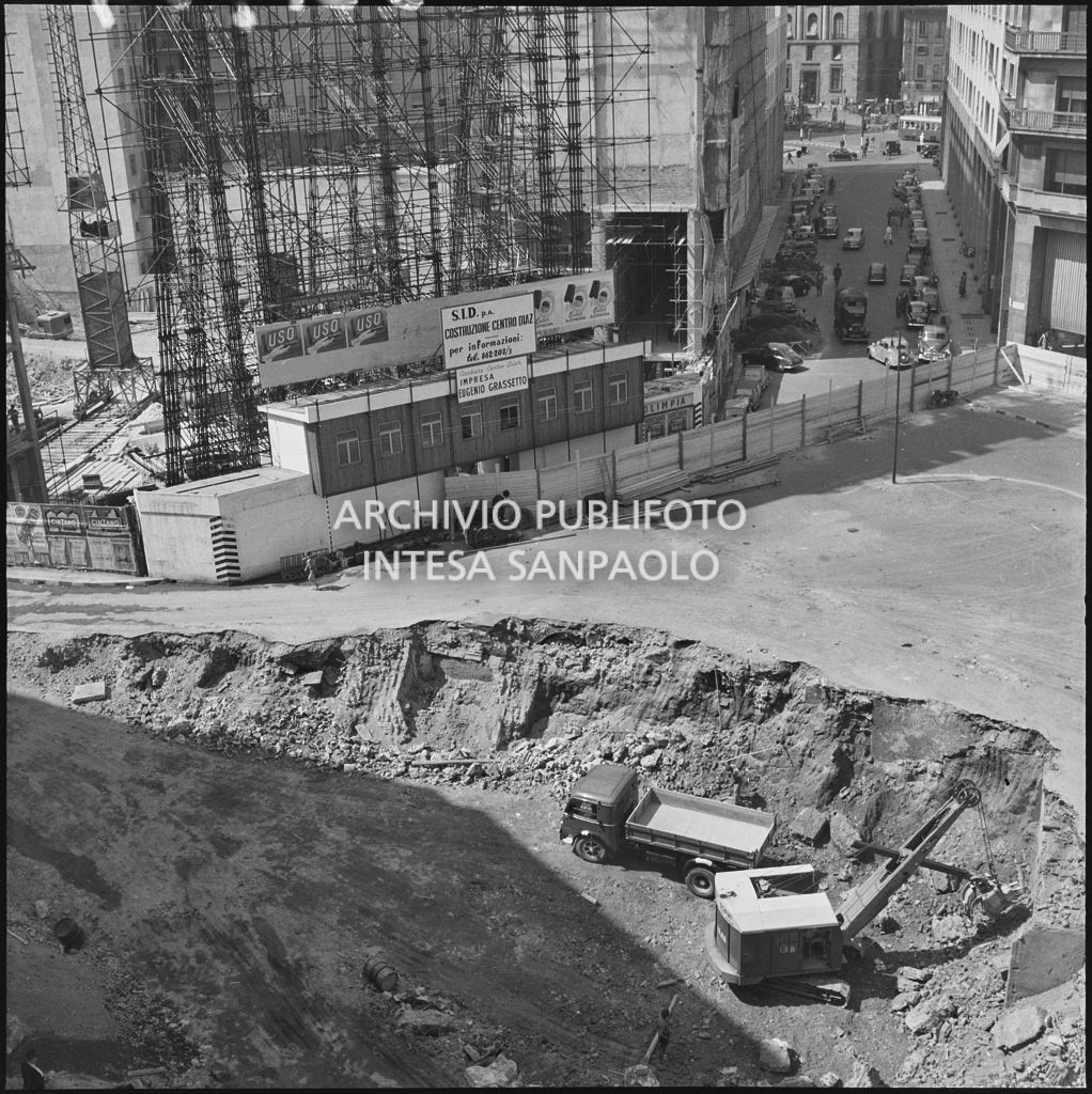 Lavori per la realizzazione del parcheggio sotterraneo di piazza Armando Diaz a Milano<br>221905