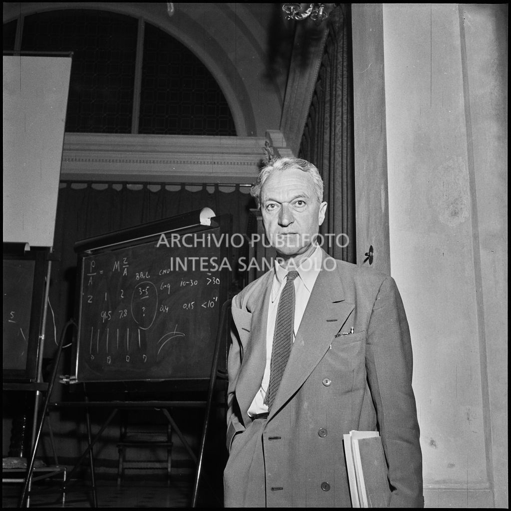 Il professor Bruno Rossi al Corso Internazionale di Fisica svoltosi a Villa Monastero a Varenna<br>221937