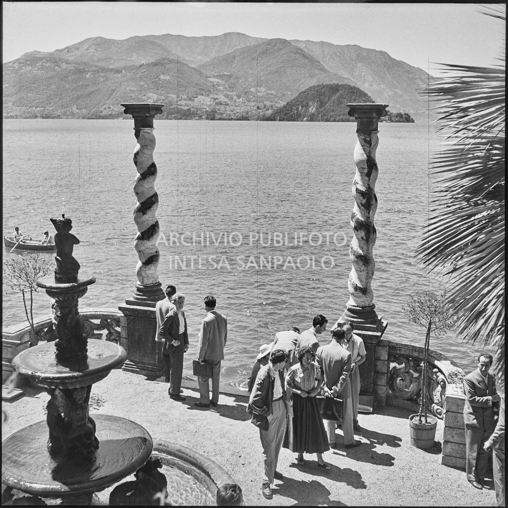 Un momento di pausa dal Corso Internazionale di Fisica svoltosi a Villa Monastero a Varenna<br>221938