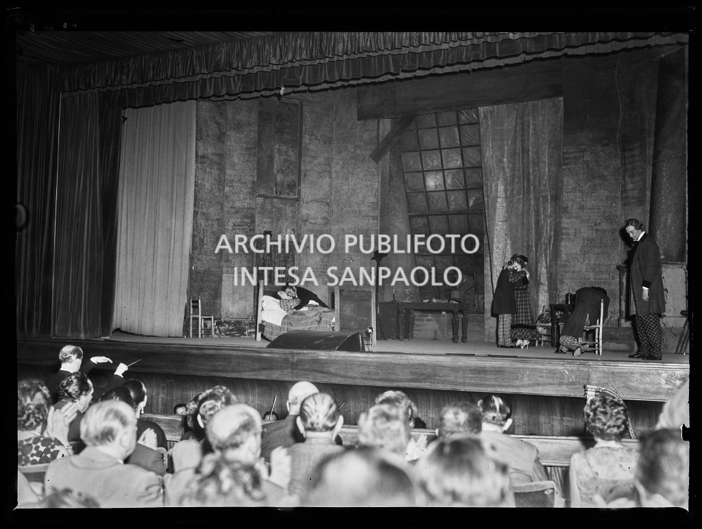 Un momento della rappresentazione de La Bohème di Giacomo Puccini al Teatro Nuovo di Milano<br>221948