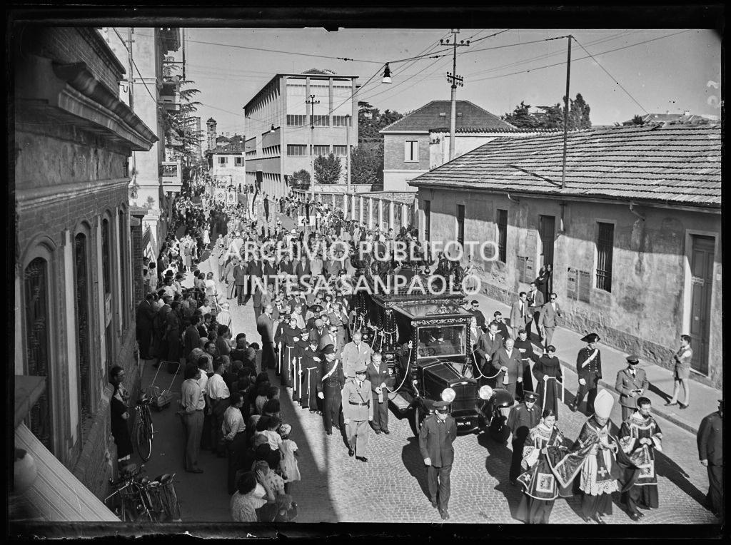Corteo funebre dell'onorevole Luigi Morelli per le vie di Busto Arsizio<br>221963