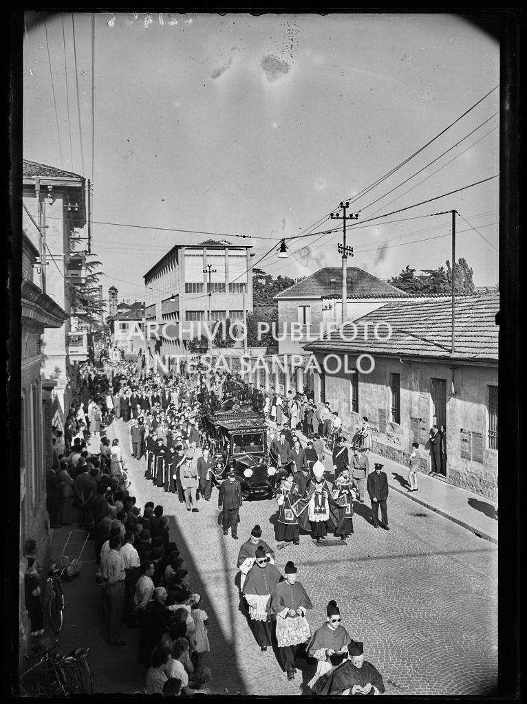 Corteo funebre dell'onorevole Luigi Morelli per le vie di Busto Arsizio<br>221965