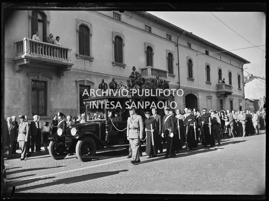 Corteo funebre dell'onorevole Luigi Morelli per le vie di Busto Arsizio<br>221967