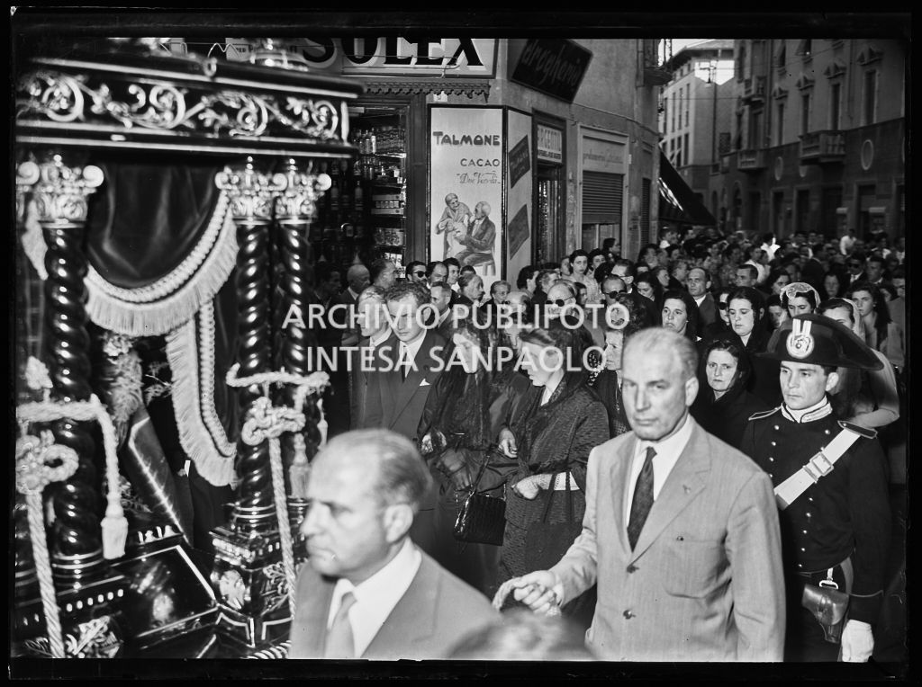 Corteo funebre dell'onorevole Luigi Morelli per le vie di Busto Arsizio<br>221968