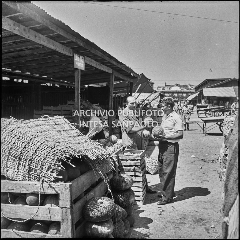 Compravendita di angurie e verdure al Verziere di Milano<br>222070