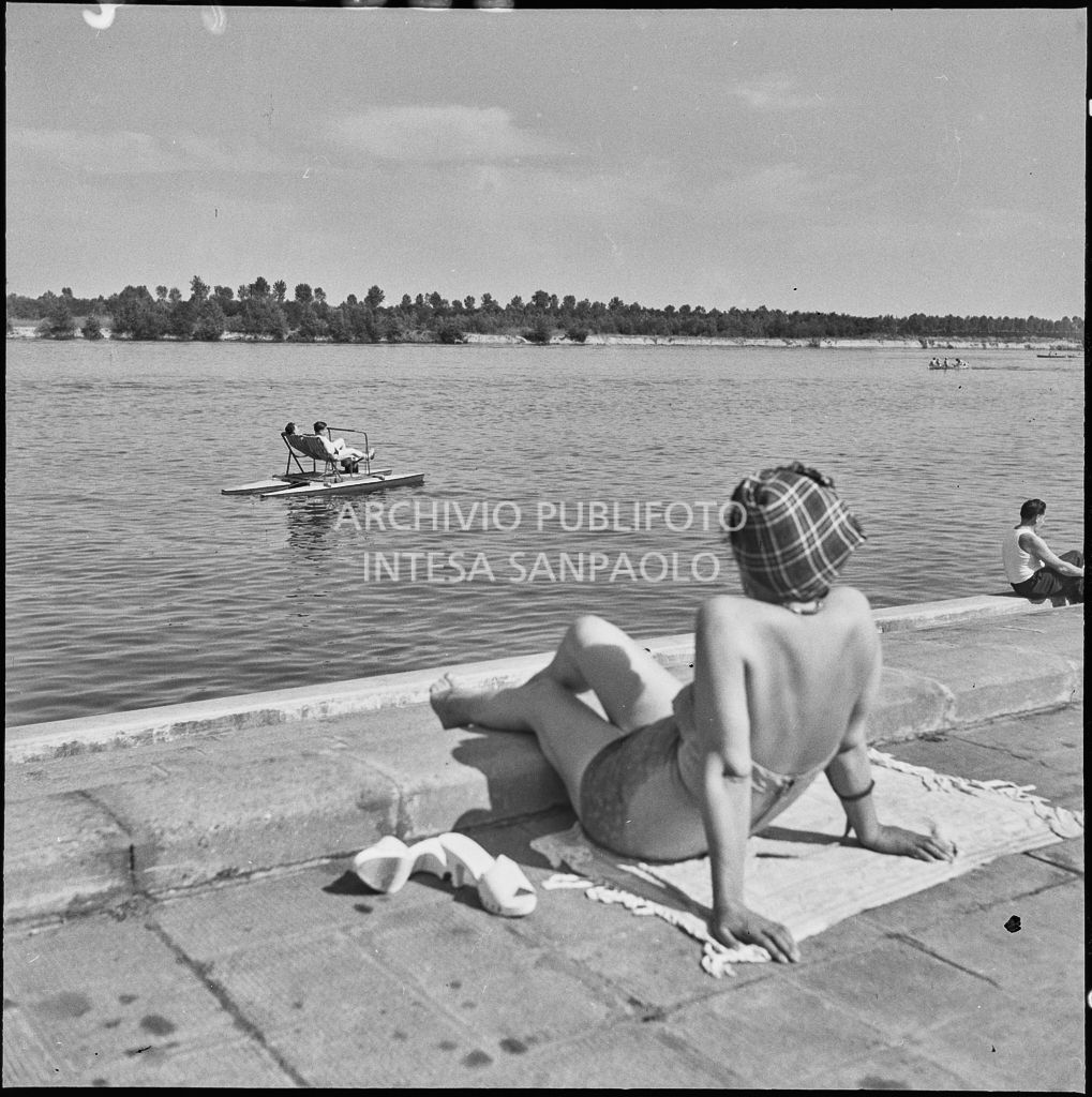 Bagnanti all'Idroscalo di Milano<br>222074