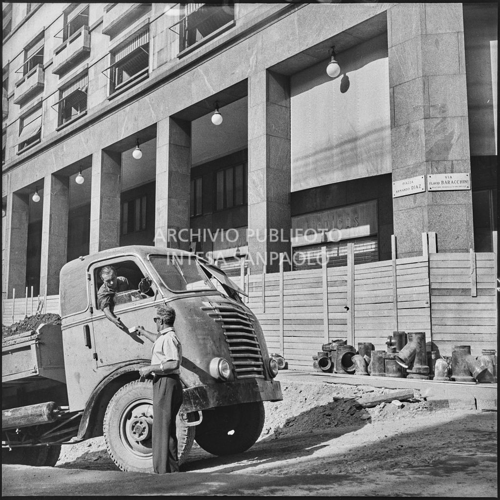Lavori per la realizzazione del parcheggio sotterraneo di piazza Armando Diaz a Milano<br>222082
