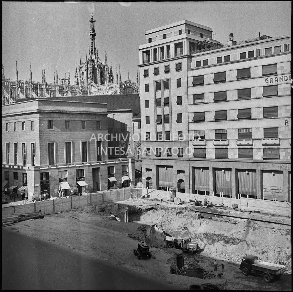 Lavori per la realizzazione del parcheggio sotterraneo di piazza Armando Diaz a Milano<br>222087