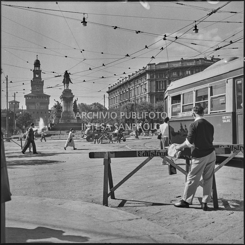 Il Castello Sforzesco di Milano visto da largo Cairoli<br>222090