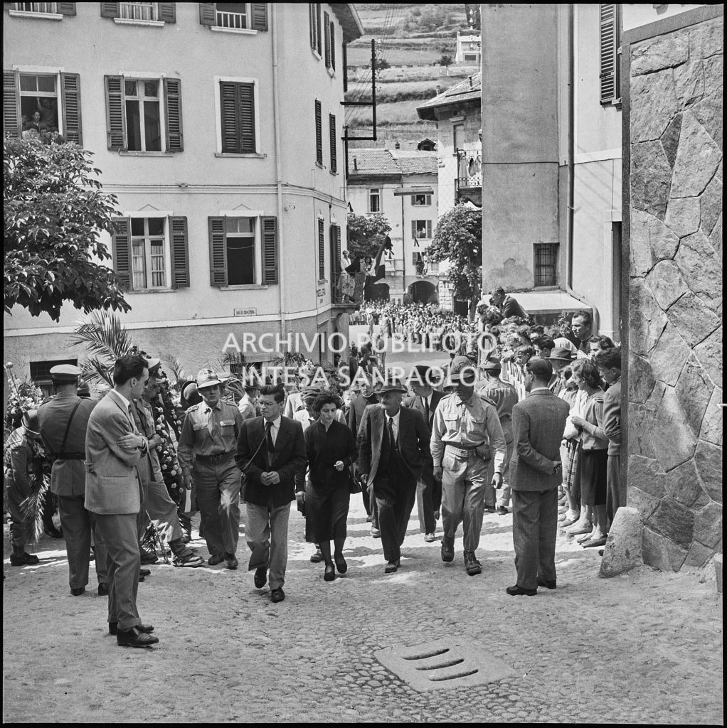 Corteo funebre degli Alpini morti nella tragedia del passo del Gavia per le strade di Ponte di Legno<br>222121