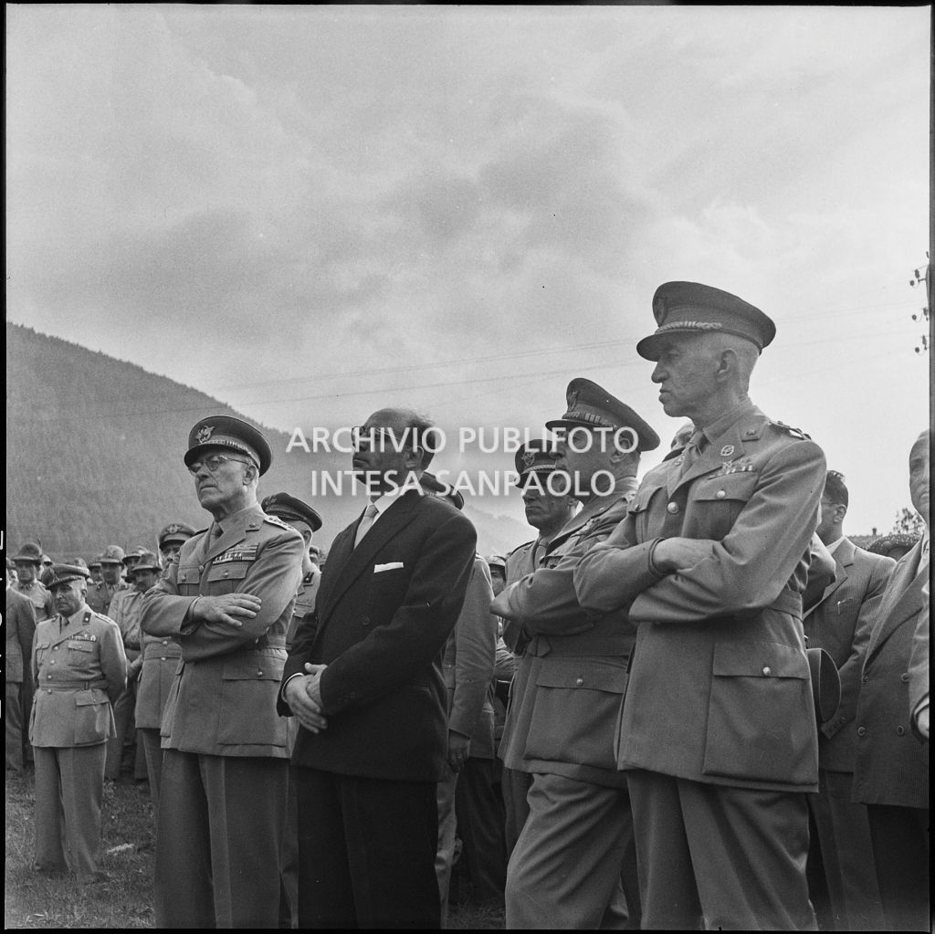 Cariche dell'esercito al funerale degli Alpini vittime della tragedia del passo del Gavia<br>222127