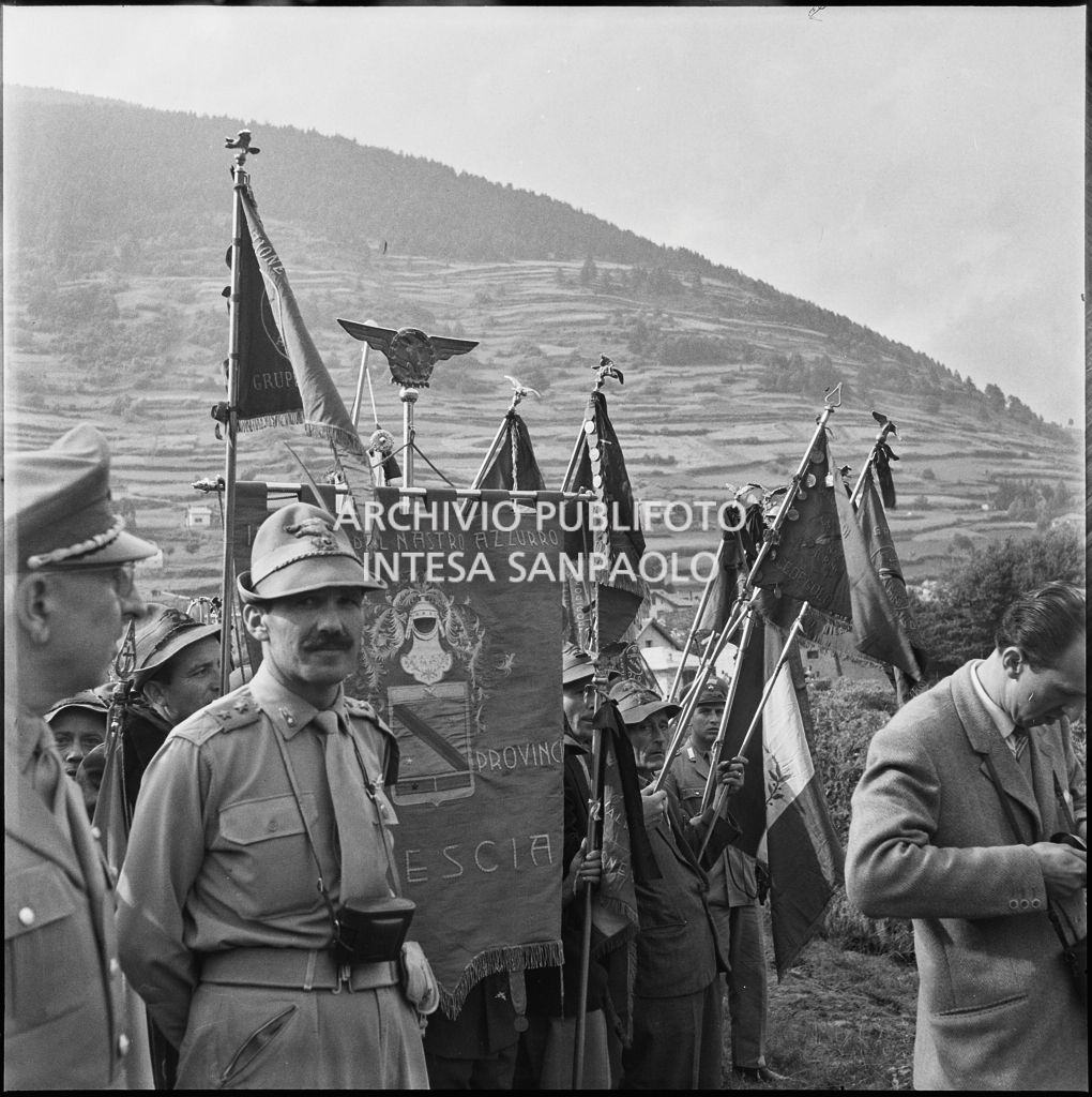 Gruppo di Alpini di Brescia al funerale dei commilitoni vittime della tragedia del passo del Gavia<br>222141