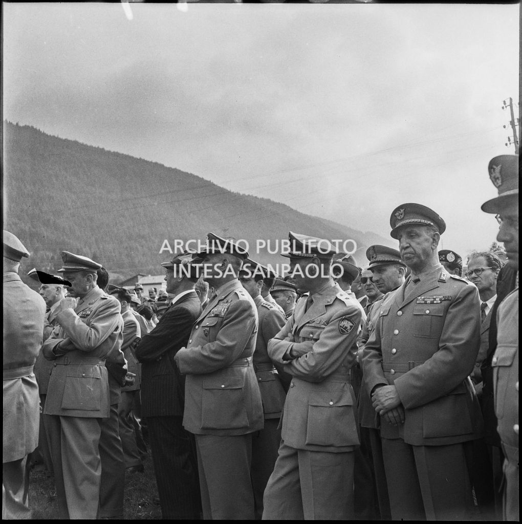 Cariche dell'esercito al funerale degli Alpini vittime della tragedia del passo del Gavia<br>222144