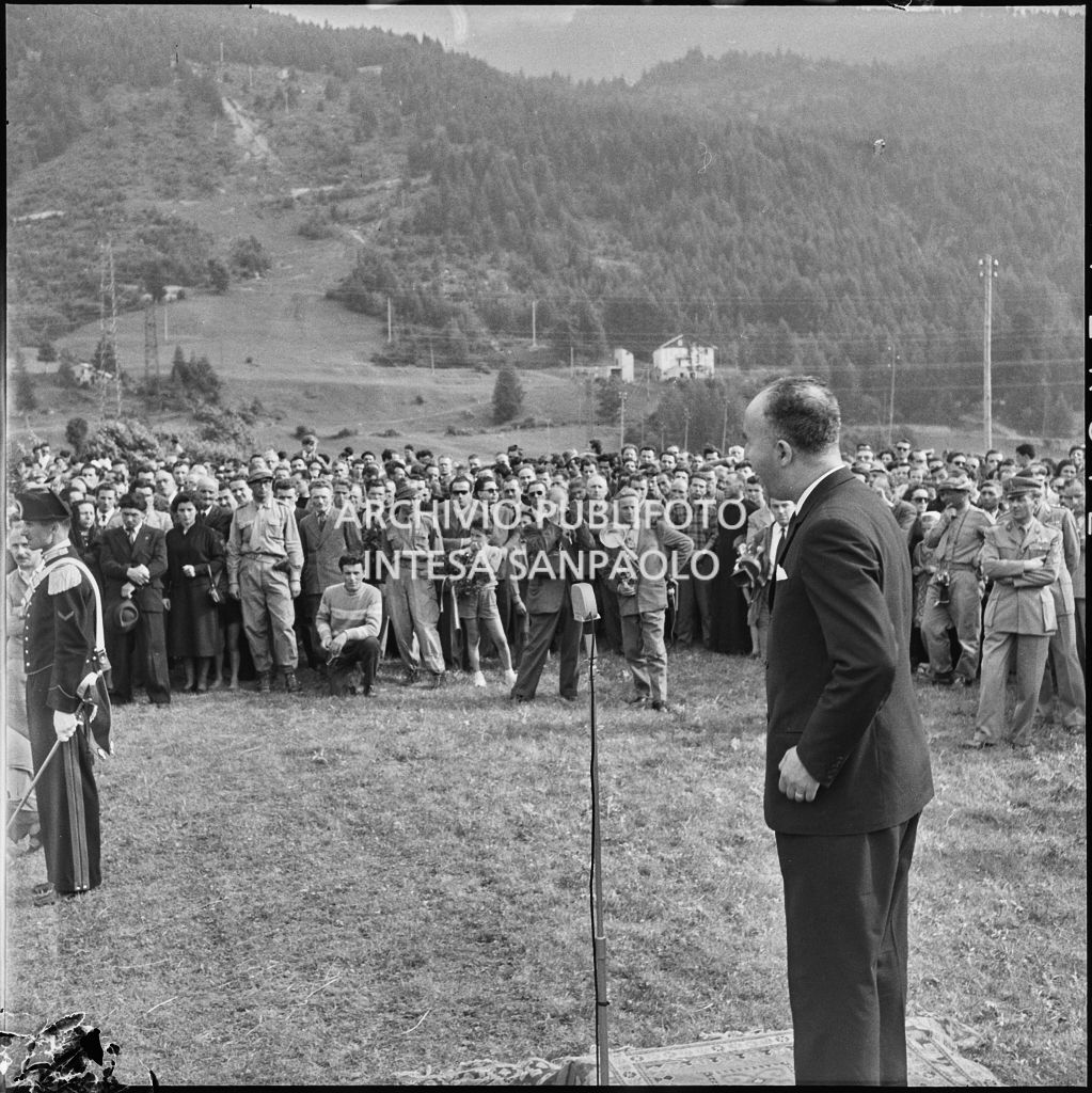Discorso del Il ministro della Difesa Paolo Emilio Taviani in occasione del funerale degli Alpini vittime della tragedia del passo del Gavia<br>222167