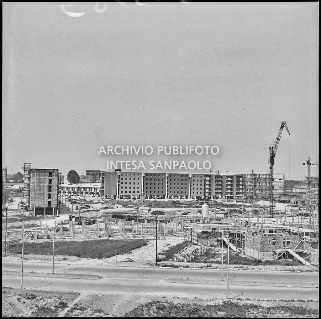 Palazzi in costruzione a Milano<br>222183